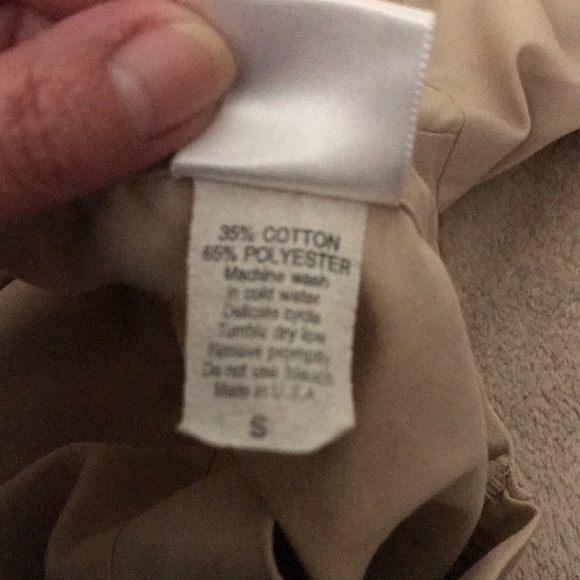 B.A.G. Small Tan scrub top with pockets V neck 💕 - Picture 4 of 4